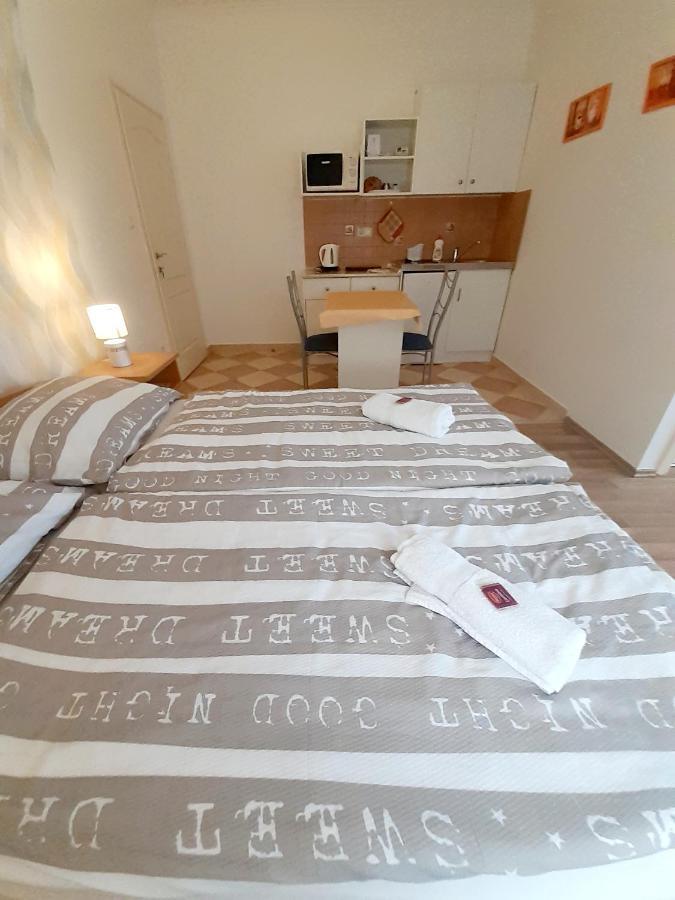 Petra Apartmanhaz เคฮีดาคุชทานี ภายนอก รูปภาพ
