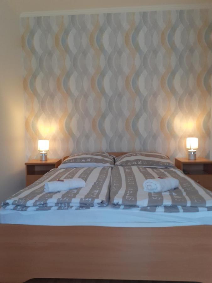 Petra Apartmanhaz เคฮีดาคุชทานี ภายนอก รูปภาพ