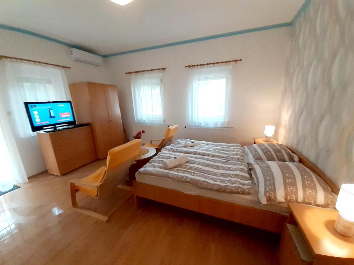 Petra Apartmanhaz เคฮีดาคุชทานี ภายนอก รูปภาพ